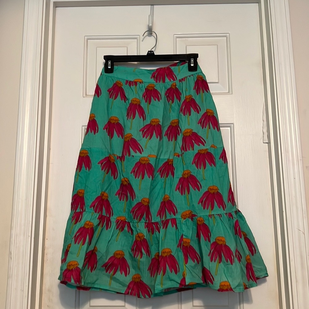 Cute Victoria Dunn flutter skirt.  Size 3XL